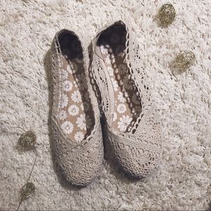 lace flats (nwot)